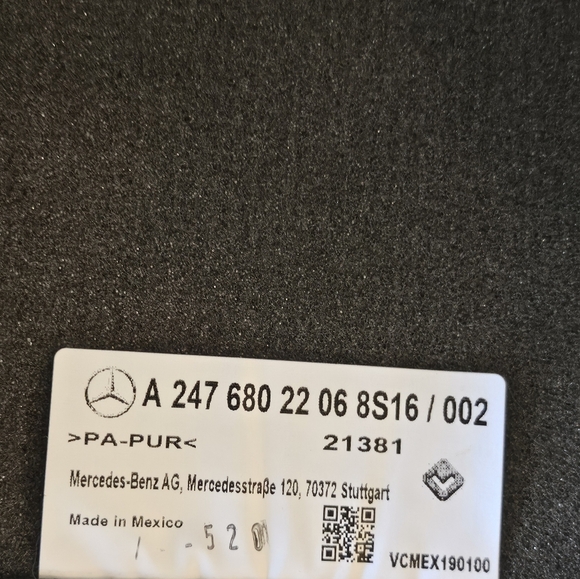 Mercedes carpeted floor mats - Picture 8 of 11